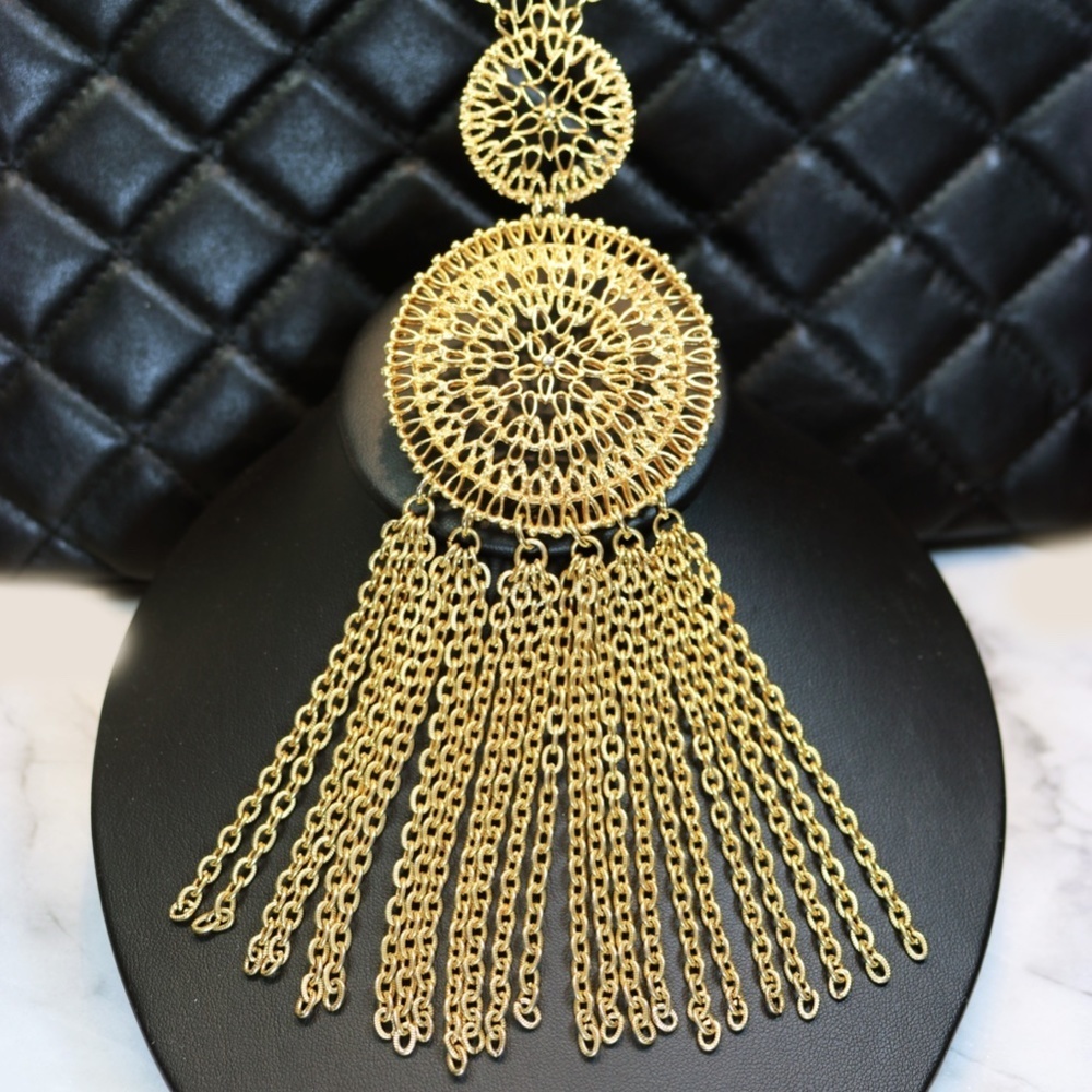 🔱 Gorgeous Vintage 1970s Gold Plated Tassel Chain Round Medallion Necklace 🔱 - Picture 12 of 16